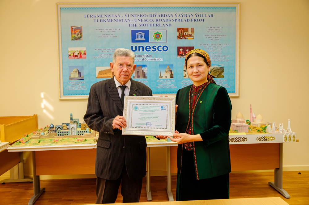 A Meeting with Renowned Scientist A. Bushmakin Held at the UNESCO Department