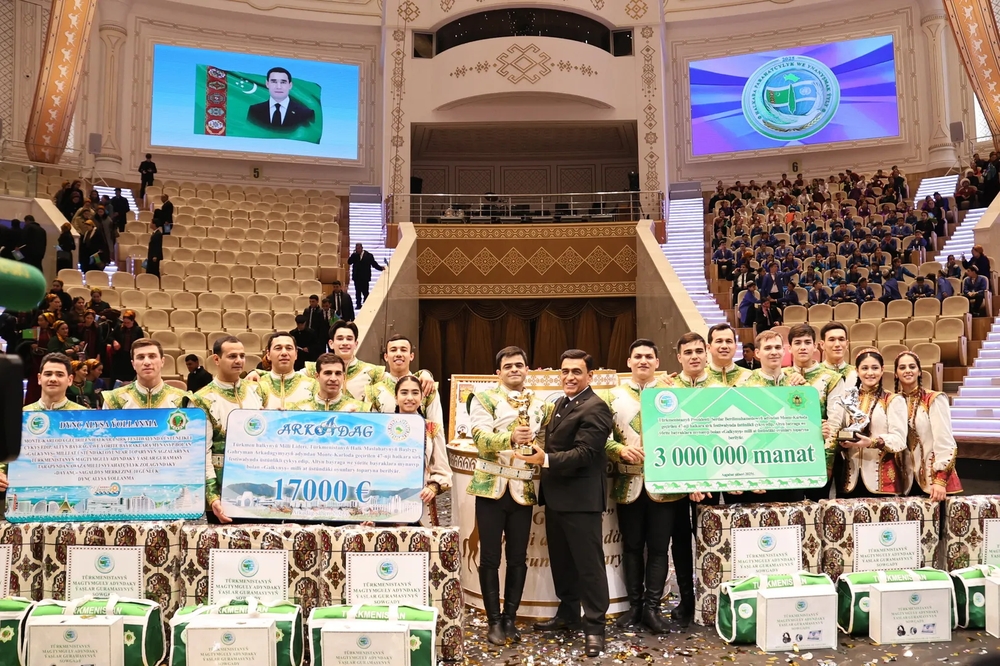 “Galkynyş” milli at üstündäki oýunlar toparyna pul baýragyny gowşurmaga ygtyýar berildi