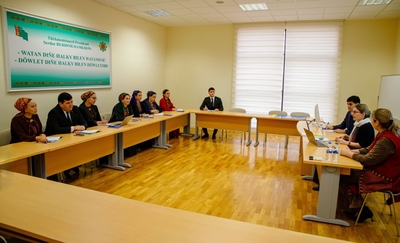 Training Sessions Begin at Magtymguly Turkmen State University with the Participation of UNICEF’s International Social Work Consultant