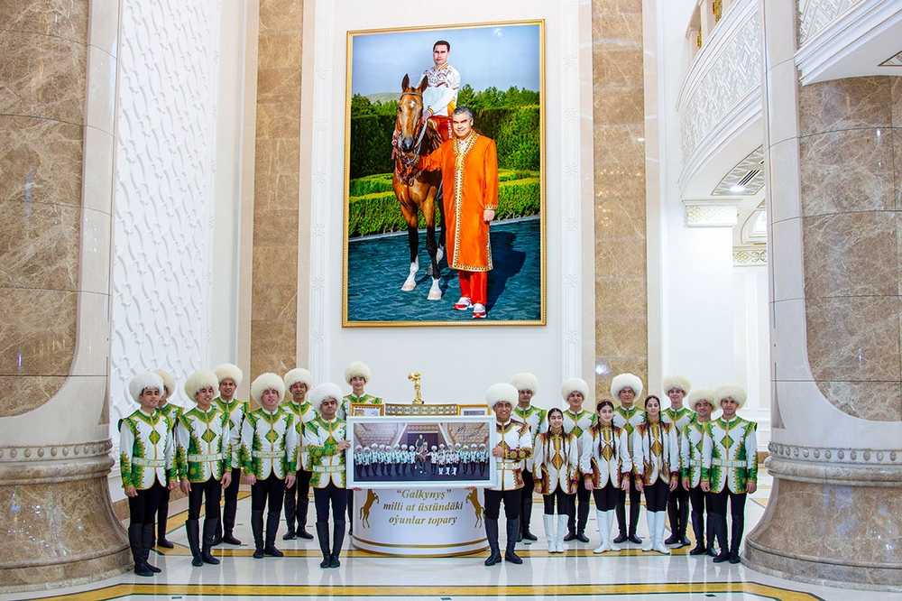 By order of Hero - Arkadag, a group photograph of the "Galkynysh" national equestrian games team was ceremoniously presented