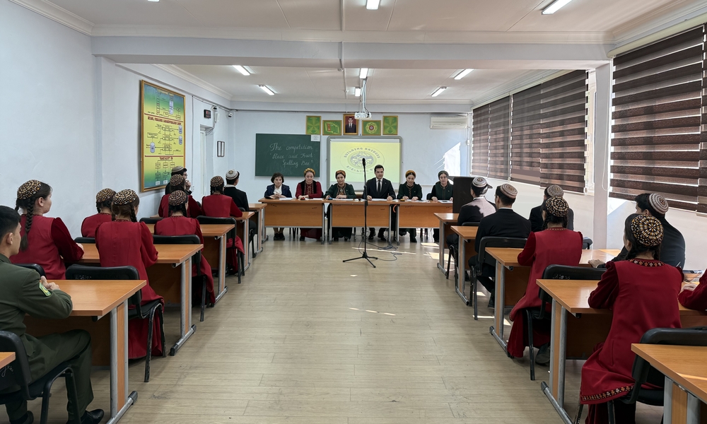 “Building Bridges: Spelling Bee” bäsleşik