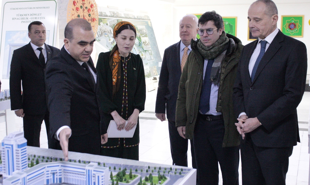 Italian designer Leandro Skalko conducts a lecture at the Turkmen State Architecture and Construction Institute