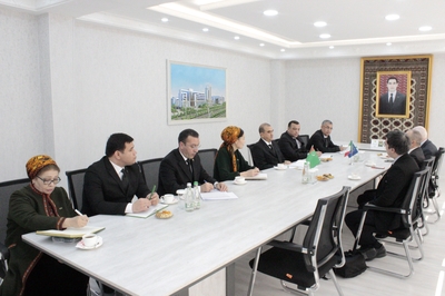 Italian designer Leandro Skalko conducts a lecture at the Turkmen State Architecture and Construction Institute