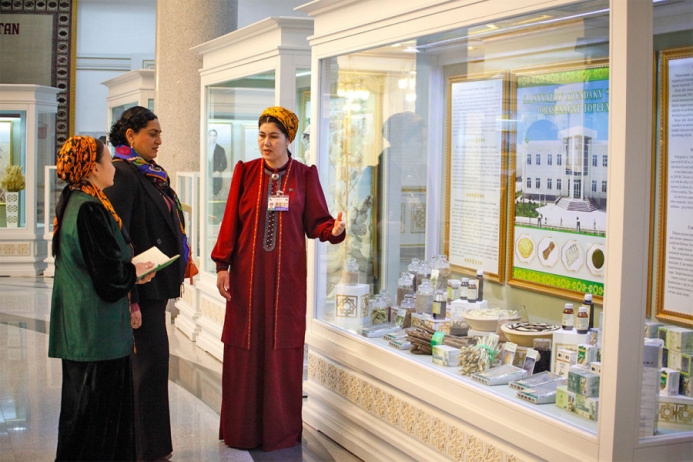 UNICEF representative in Turkmenistan Jalpa Ratna visits Lebap Museum of History and Local Lore