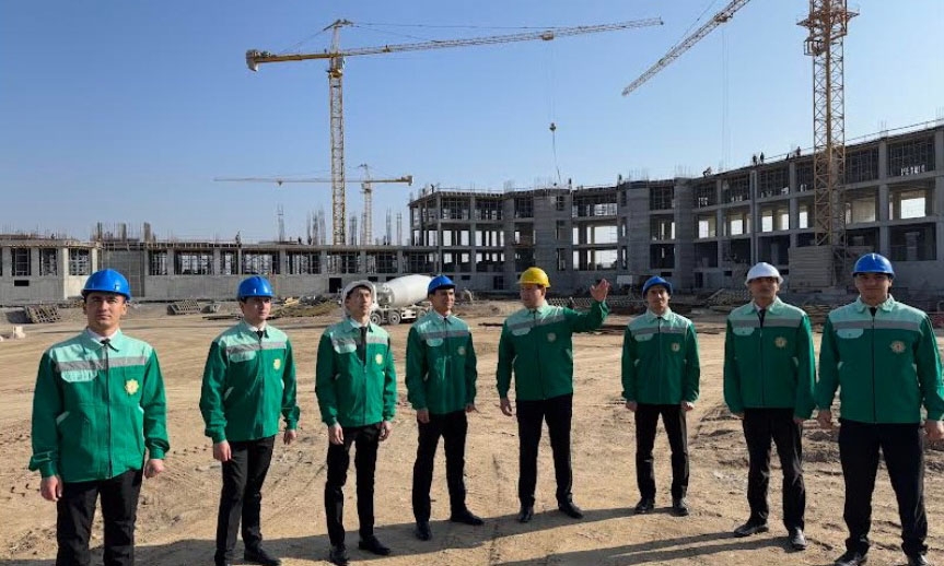 Gurluşygy alnyp barylýan Türkmen döwlet binagärlik-gurluşyk institutynyň binalar toplumynda göçme okuw sapagy