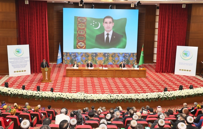 HGI-de “Halkara parahatçylyk we ynanyşmak ýyly: halkara gatnaşyklary berkitmekde diplomatiýanyň orny” atly halkara ylmy maslahat geçirildi