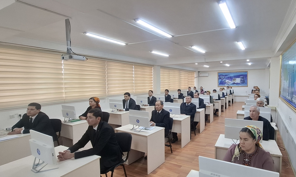STEM usulyýeti boýunça geçirilen onlaýn okuw seminary