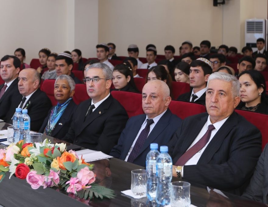 Täjik milli uniwersitetinde «Halkara parahatçylyk we ynanyşmak ýylyna» bagyşlanan çäre geçirildi