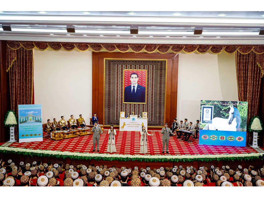 “Dünýä halklaryny dosty-ýar eden // Bir belent ykbal sen illere, bedew!” atly dabaraly duşuşyk geçirildi