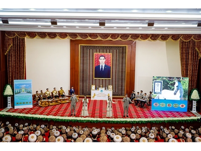 “Dünýä halklaryny dosty-ýar eden // Bir belent ykbal sen illere, bedew!” atly dabaraly duşuşyk geçirildi