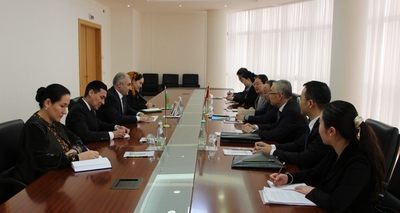 A meeting was held with the Deputy Director of the Foreign Affairs Office of the People's Government of Gansu Province, People's Republic of China