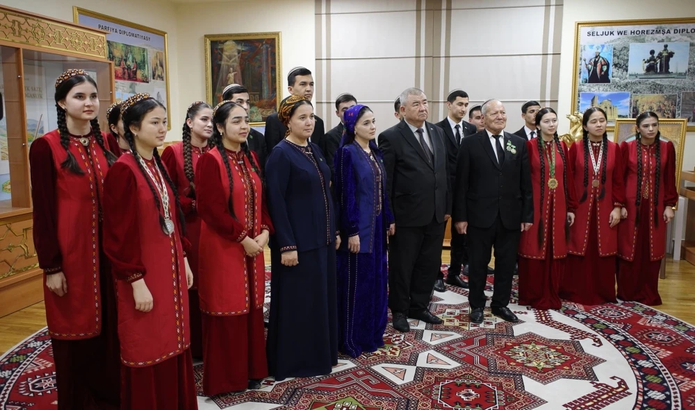 USSAT MIRASGÄR BILEN TÄSIRLI GEÇEN DUŞUŞYK