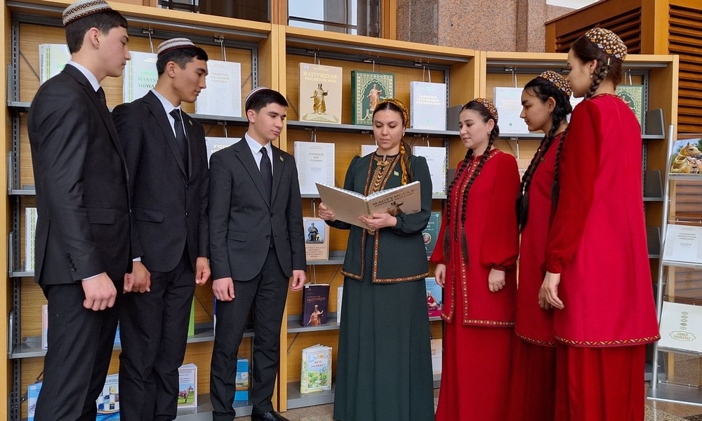 TÜRKMEN DÖWLET BINAGÄRLIK-GURLUŞYK INSTITUTYNYŇ TALYP ÝAŞLARYŇ DÖWLET KITAPHANASYNA GEZELENJI 