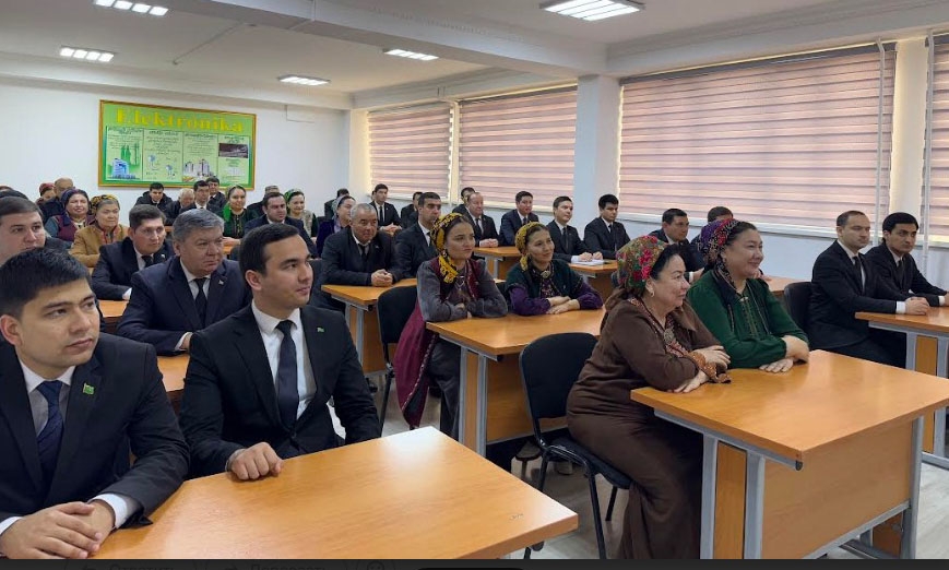 “Ýagtylygyň elektrik çeşmeleri we tehniki meseleleri” atly ylmy-amaly maslahat