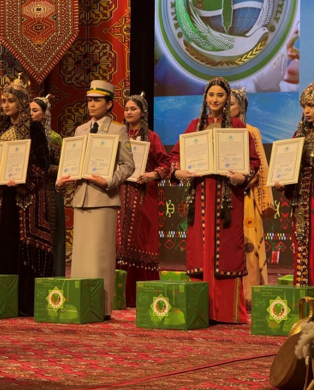 Halkara zenanlar güni mynasybetli ýurdumyzyň ýokary okuw mekdepleriniň talyp gyzlarynyň arasynda “Talyp gözeli – 2025” atly gözellik bäsleşiginiň jemleýji tapgyry geçirildi