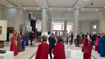 Aşgabatda daşary ýurt suratkeşleriñ döredijilik sergisi açyldy