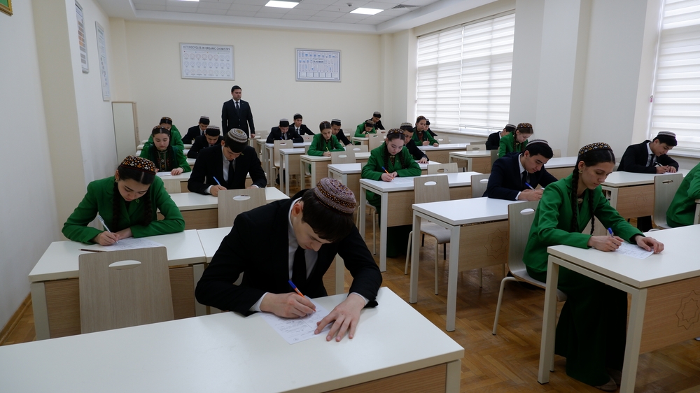 TITU-da «Altyn asyryň altyn zehinleri» atly okuw dersleri boýunça bäsleşikler geçirildi.