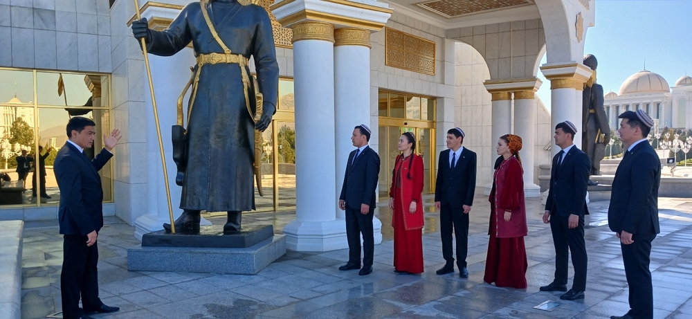 Garaşsyzlyk-döwletimiziň özeni: Talyplaryň we mugallymlaryň Aşgabat şäherindäki Garaşsyzlyk binasyndaky tejribe okuwy