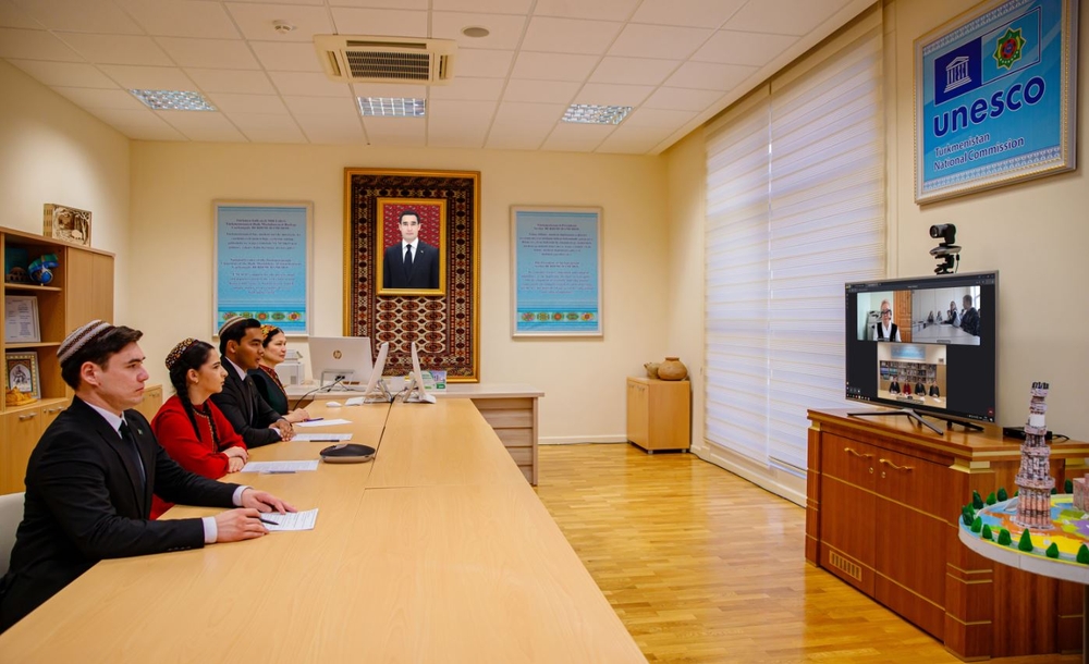 Türkmen döwlet uniwersitetiniň talyplary wideoaragatnaşyk arkaly geçirilen «tegelek stol» duşuşygyna gatnaşdylar