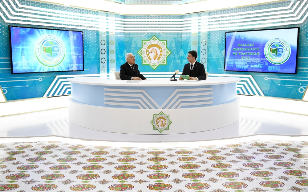 «PARAHATÇYLYKLY ÖSÜŞ - MIZEMEZ AHLAK»  ATLY BAÝ MAZMUNLY  SÖHBETDEŞLIK GEÇIRILDI