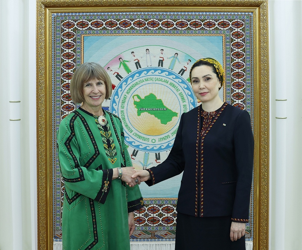 Жетілген және жас әйелдердің әуесқойлық фотосуреттері