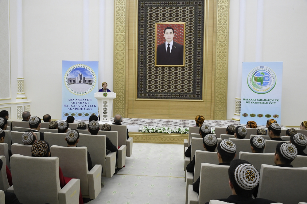   «GAHRYMAN ARKADAGYMYZYŇ, ARKADAGLY GAHRYMAN SERDARYMYZYŇ ESERLERI ÝAŞLAR ÜÇIN ÝOLGÖRKEZIJI ŞAMÇYRAGDYR» ATLY YLMY-AMALY MASLAHATY