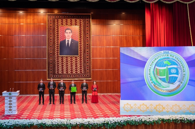A public speaking competition was held among youth at the Yagshygeldi Kakayev International Oil and Gas University.
