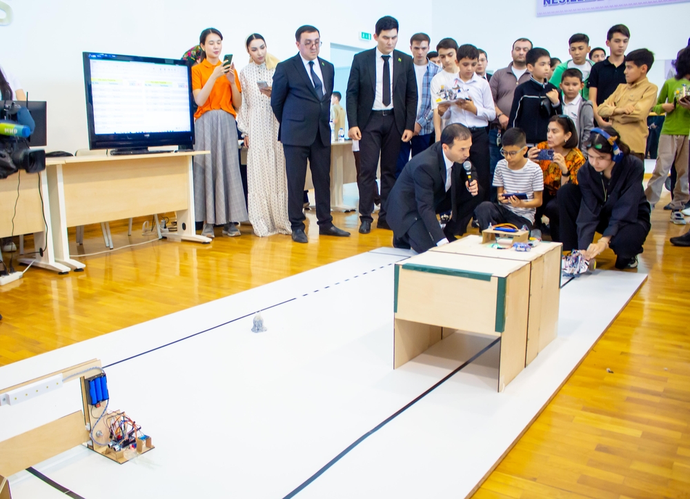 Yagshygeldi Kakayev International Oil and Gas University hosted the "Youth Robotics Competition"