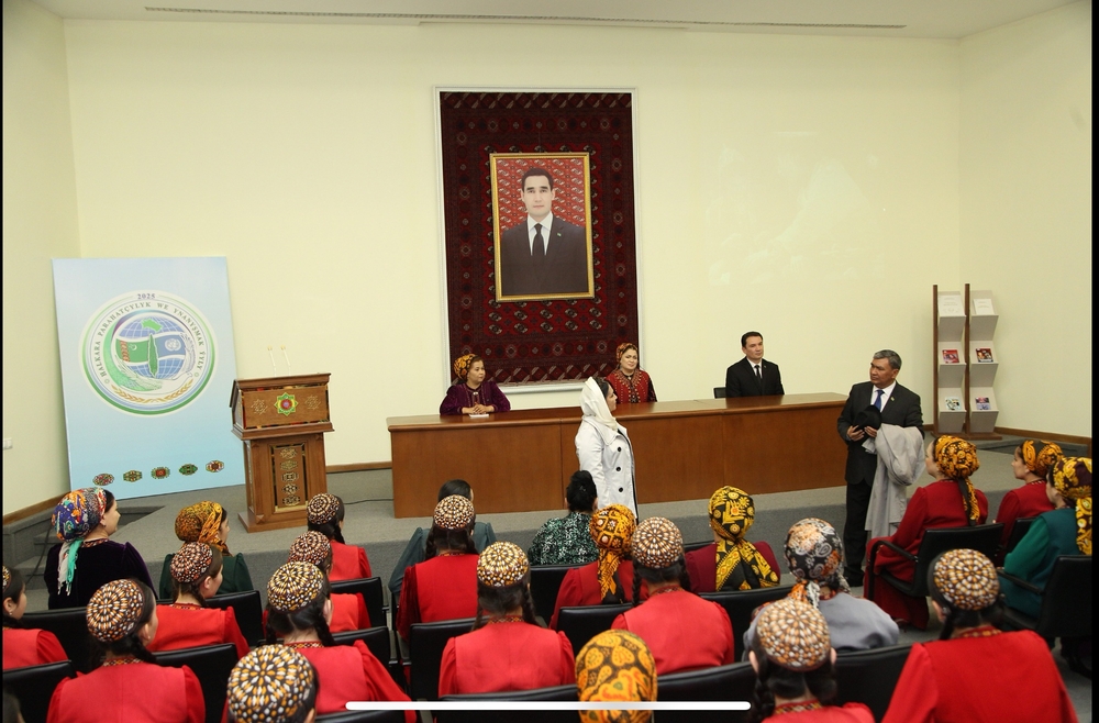 On April 23, 2025, a creative evening dedicated to the 105th anniversary of the birth of Hero of Turkmenistan Maya Kuliyeva, entitled “Our Heroine and dear Maya Eje” was held at the State library of the State Cultural Center of Turkmenistan. The event was attended by lectures and students of the Yagshygeldi Kakayev International Oil and Gas University.
