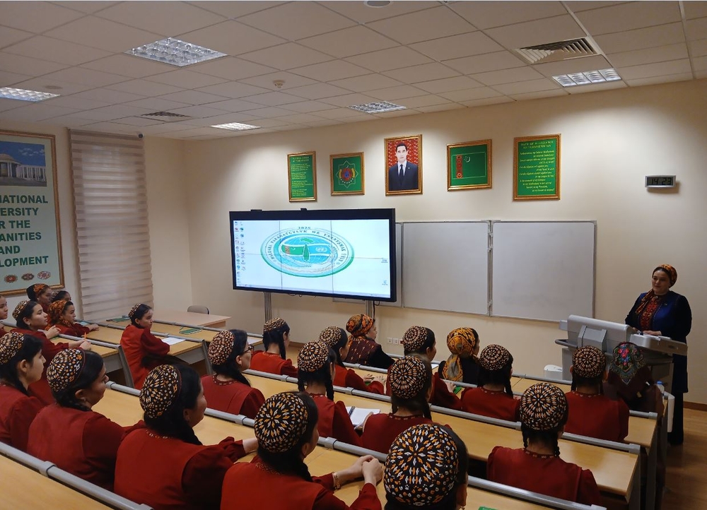 Creative meeting of young journalists with mentors