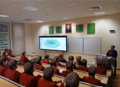 Creative meeting of young journalists with mentors