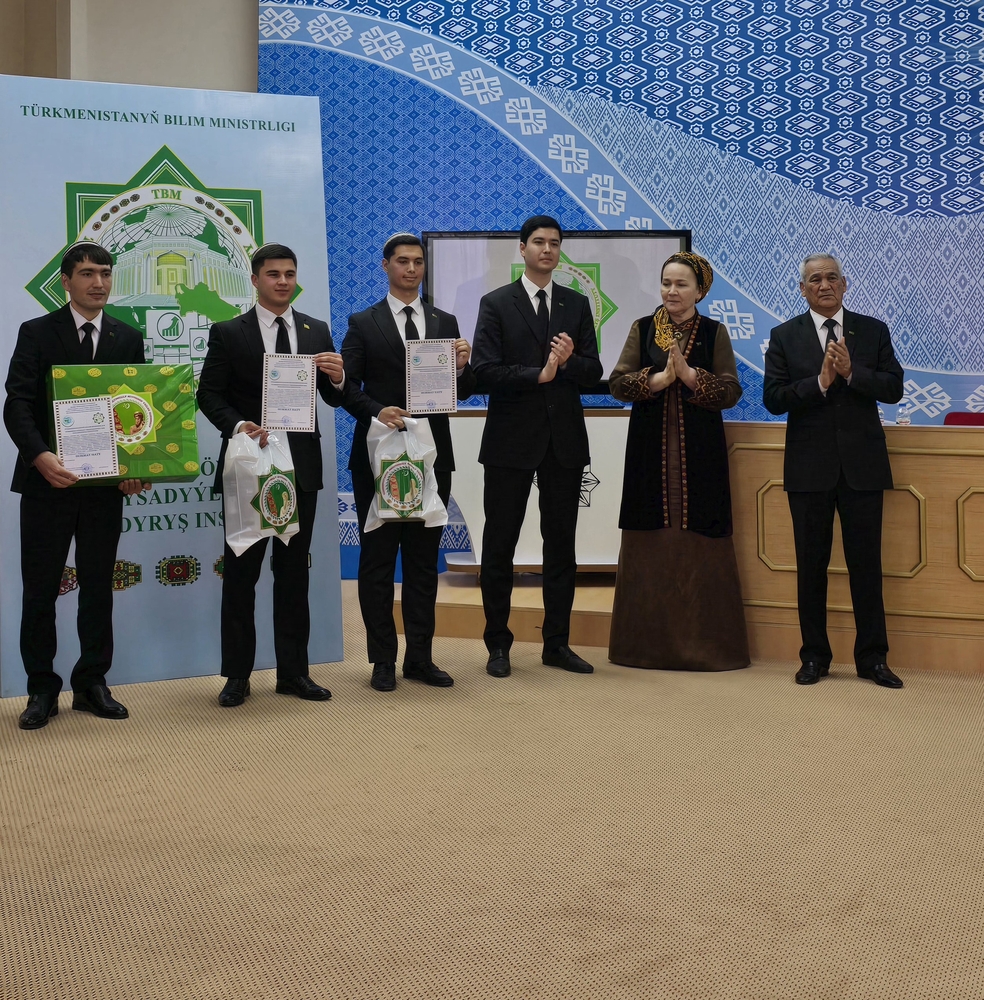 Türkmen döwlet ykdysadyýet we dolandyryş institutynda "Suhangöýlük" sungaty boýunça bäsleşik geçirildi