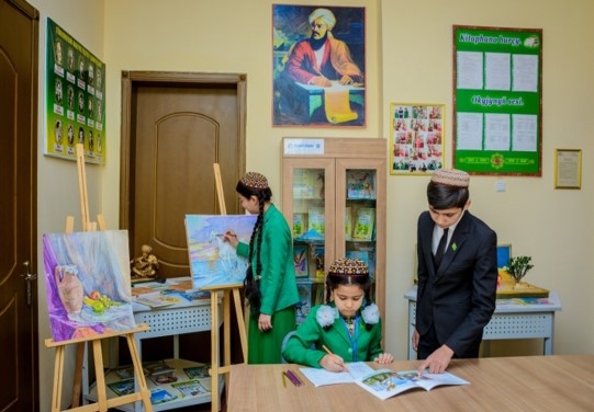 ÝAŞLARYŇ GELJEGINE NUR ÇAÝÝAN KITAPLAR