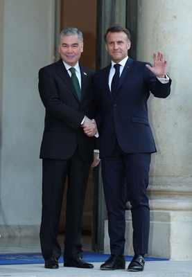 A meeting between the National Leader of the Turkmen people and the President of France took place