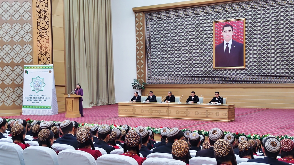 «TÜRKMENISTANYŇ KONSTITUSION DÖWLET GURLUŞYNYŇ YLMY ESASLARY» ATLY YLMY-AMALY MASLAHAT GEÇIRILDI