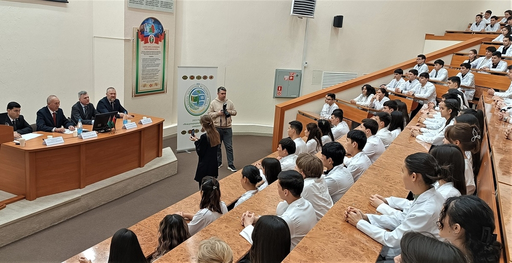 Belarus döwlet lukmançylyk uniwersitetinde türkmen talyplary bilen duşuşyk geçirildi