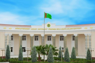 Döwletmämmet Azadynyň doglan gününiň 330 ýyllygyna