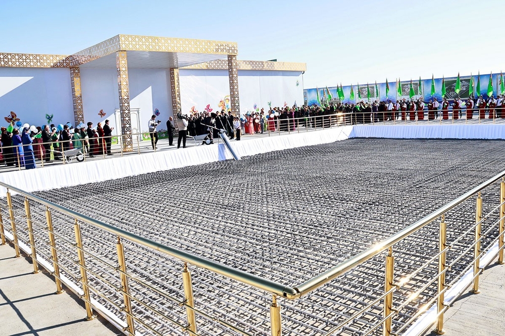 Aşgabatda "Güneşli" çagalar we ýetginjekler merkeziniň düýbüni tutmak dabarasy geçirildi