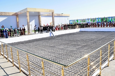 Aşgabatda "Güneşli" çagalar we ýetginjekler merkeziniň düýbüni tutmak dabarasy geçirildi