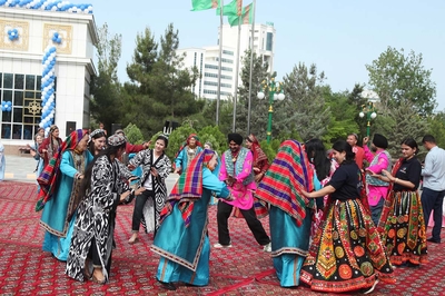 «Awaza — dostluk mekany» atly halkara tans we folklor festiwalynyň açylyş dabarasy boldy