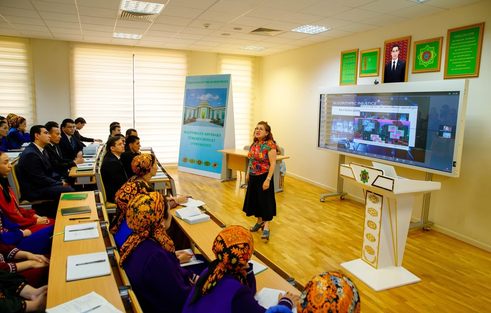 «Ýokary bilimde sanlylaşdyrma, IT we emeli aň» atly okuw sapagy geçirildi