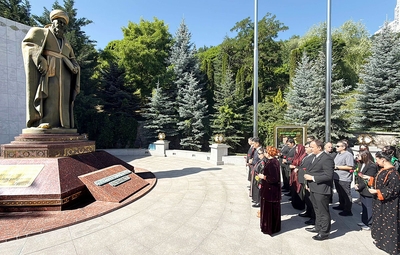 A flower-laying ceremony was held at the monument to Magtymguly Fragi in Ankara
