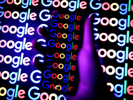 Britaniýaly neşirýatçylar Google-dan emeli aň seljermelerini (AI Overviews) öçürmegi talap edýärler