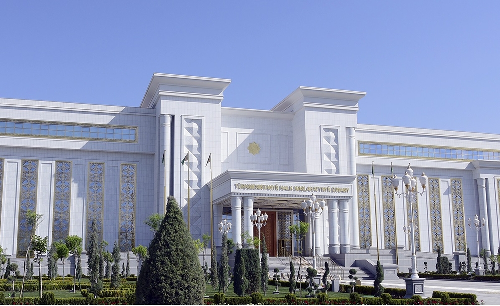 Герой-Аркадаг совершил велопрогулку по Авазе