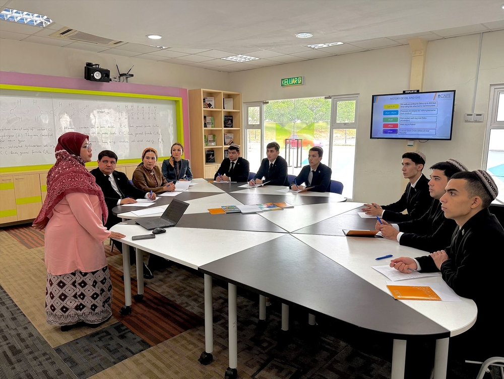 Students and teachers of the Yagshygeldi Kakayev International Oil and Gas University undergo industrial training and advanced training at the Petronas University of Technology Malaysia