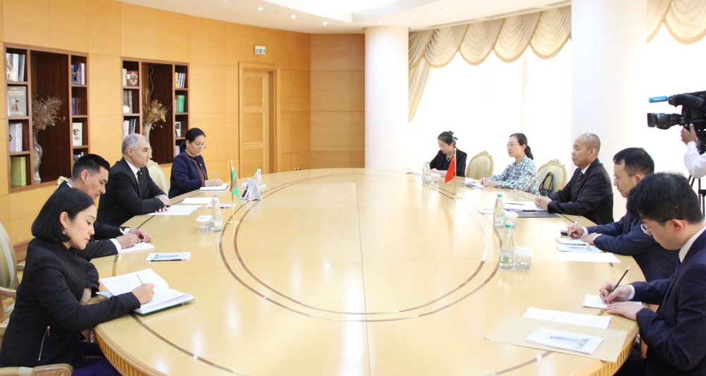 Ambassador of China to Turkmenistan presented copies of his credentials