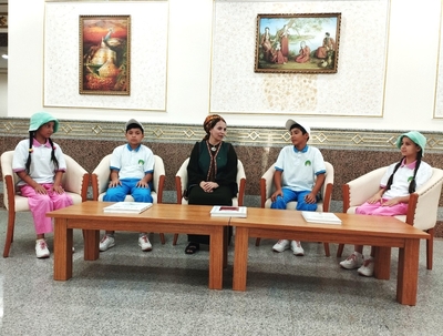 JOYFUL MOMENTS OF A HAPPY SUMMER