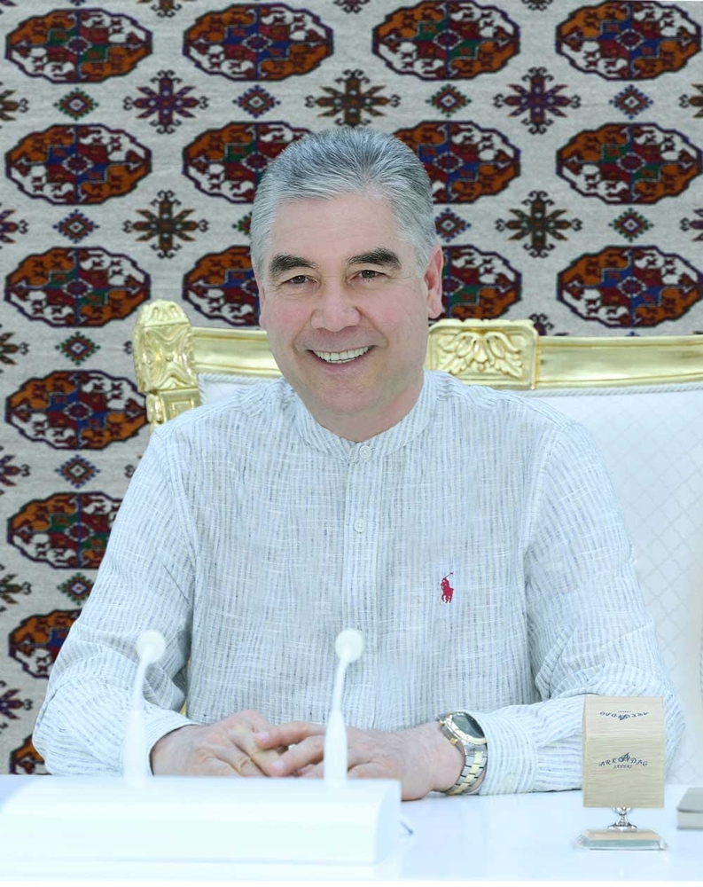 Gurbanguly Berdimuhamedow Arkadag şäherindäki awtoulag çatrygy gurluşygy bilen tanyşdy