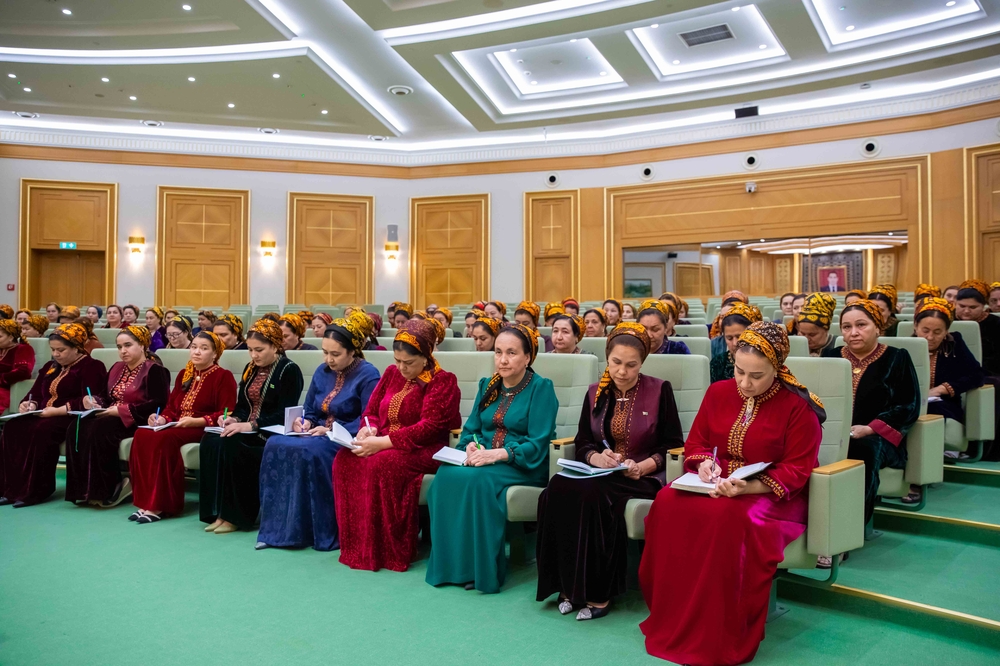 Mekdebe çenli bilim edaralarynyň işgärleri üçin usulyýet-amaly okuw-seminary geçirildi
