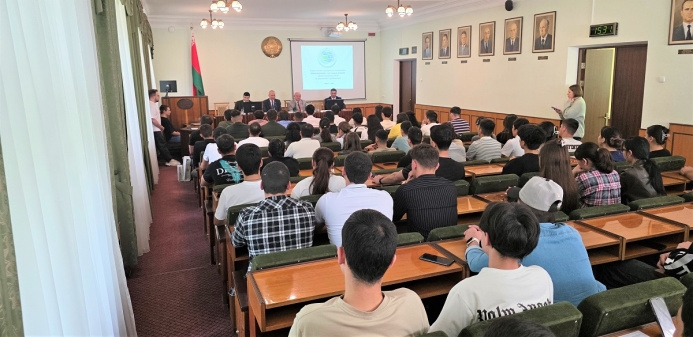 В здании БНТУ Посол Туркменистана встретился с туркменскими студентами 